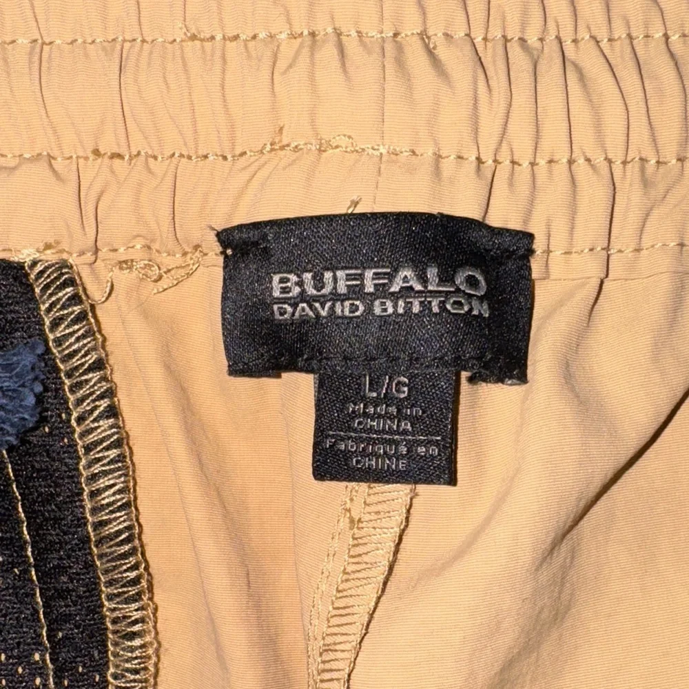 Men's Tan Cargo Shorts new with tags size large
